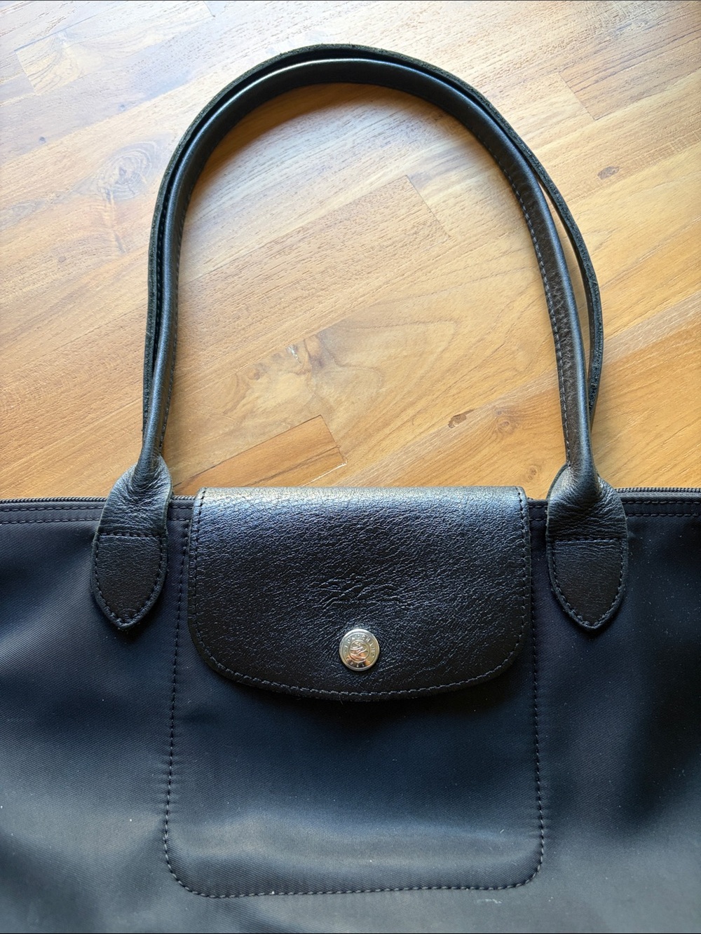 Longchamp Classic Black Tote Bag with Leather Accents - Picture 2 of 3